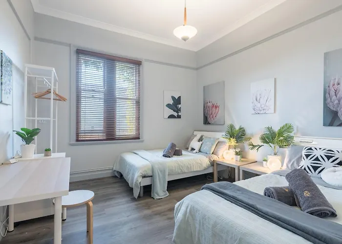 Spacious Quadruple Room - Nearby Station And Park - Close To Chinatown - Shared Bathroom