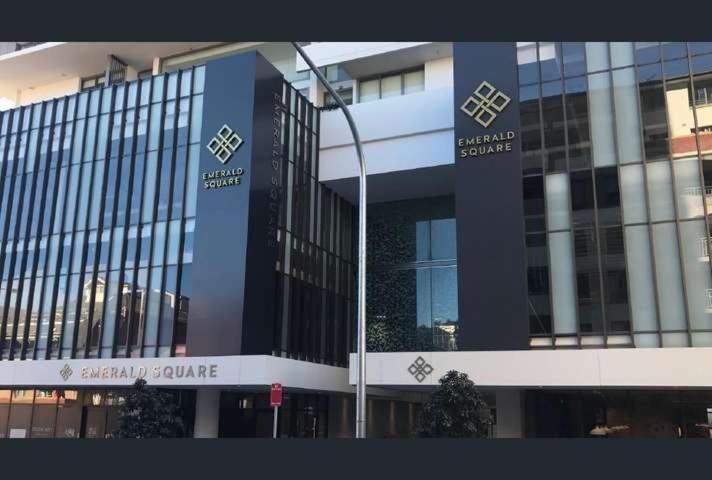 Spacious Quadruple - Nearby Station And Park - Close To Chinatown - Shared Bathroom Sydney